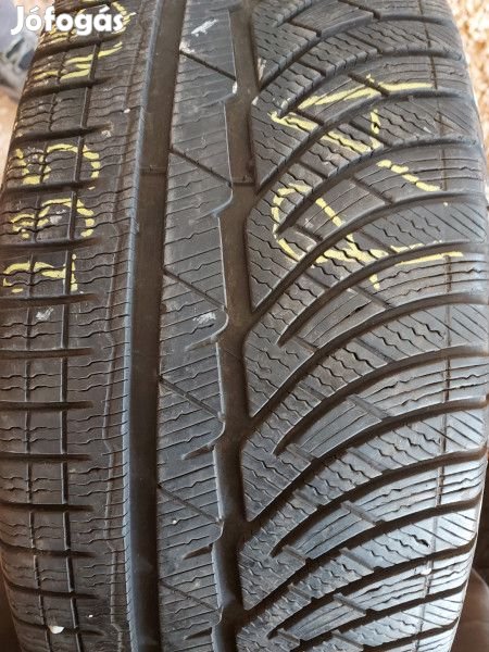 Michelin 235/45R19 PILOT ALPIN4 5mm DOT12 használt gumi HG10056 téli