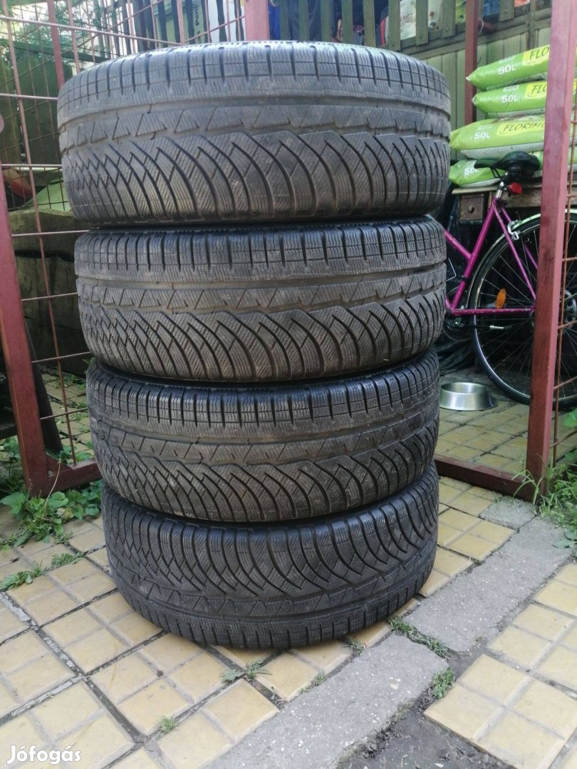 Michelin Alpin 235/45 R19