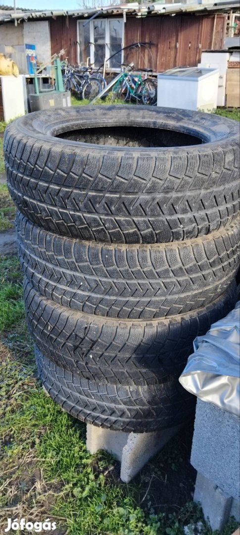 Michelin Gumik 235/60/18  , 