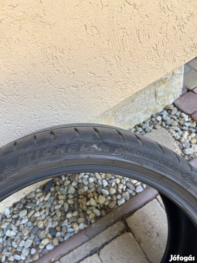 Michelin pilot sport 4s 225/30r19 225 30 r19