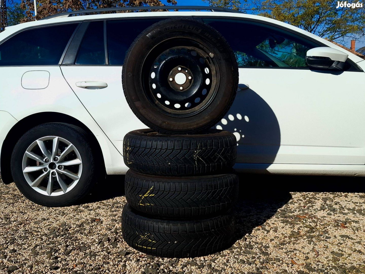 Michelin téli gumi lemezfelnire szerelve 185/65 R15