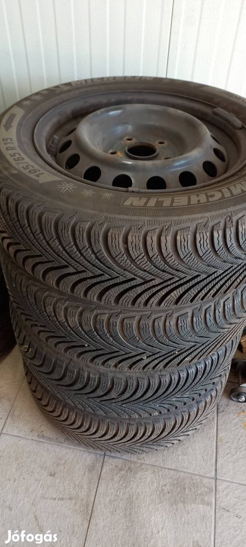 Michelin téligumi szett 195/65R15 felnin