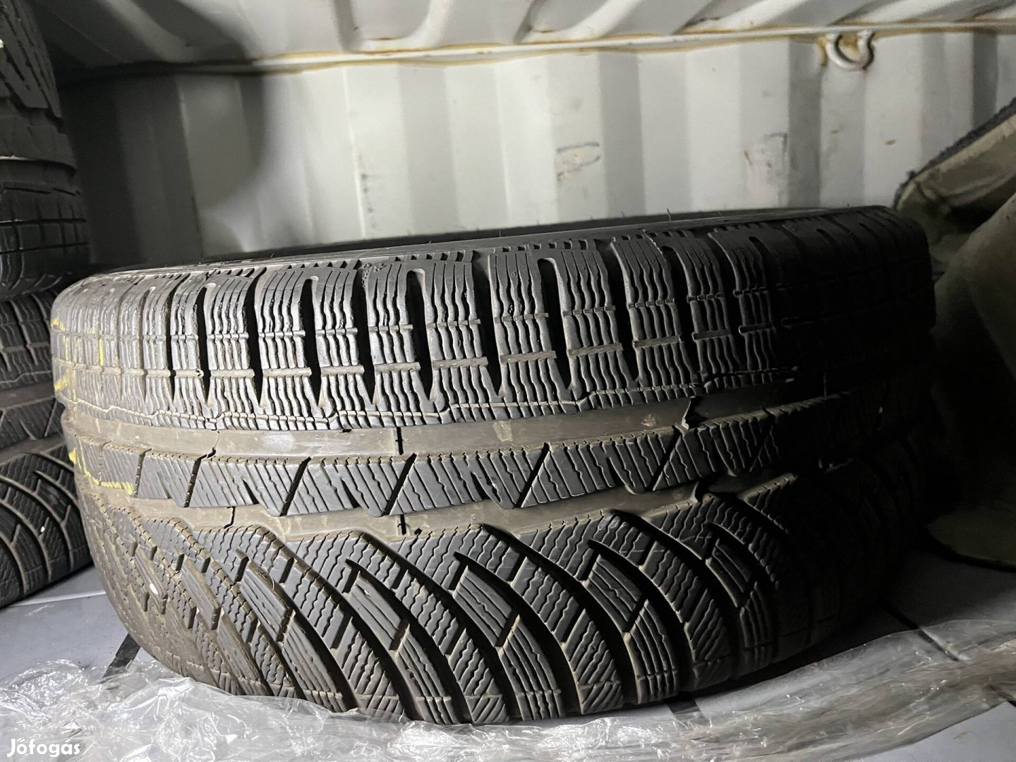 Michelin újszerű téligumi 245/40/18