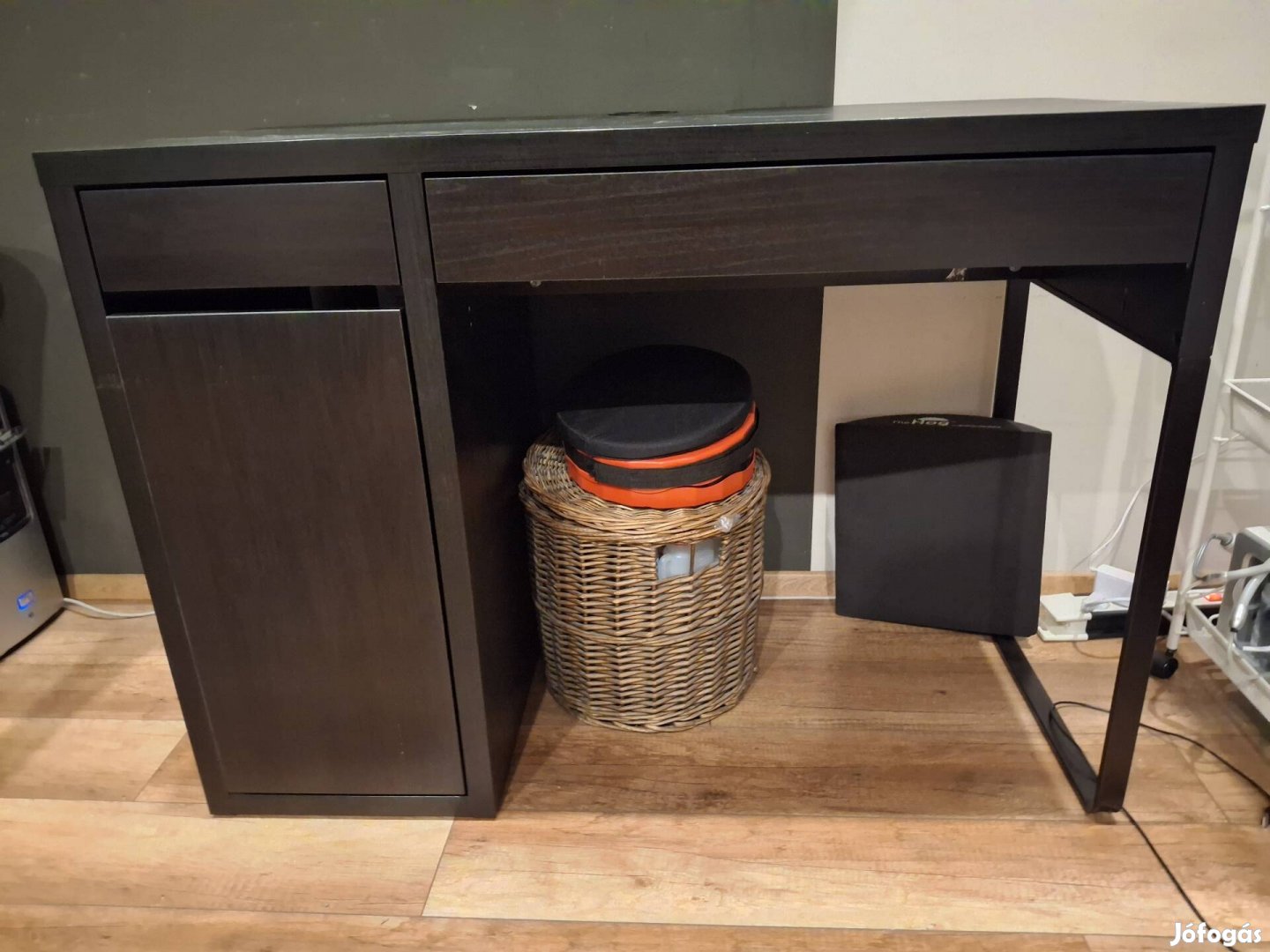 Mickeikeás íróasztal fiókokkal,polcokkal