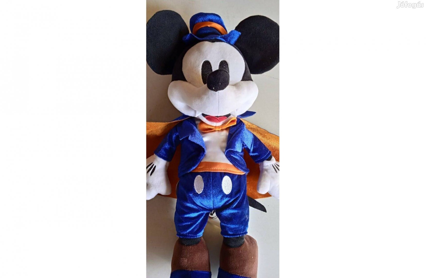 Mickey egér drakula jelmezben Halloweenra új állapot