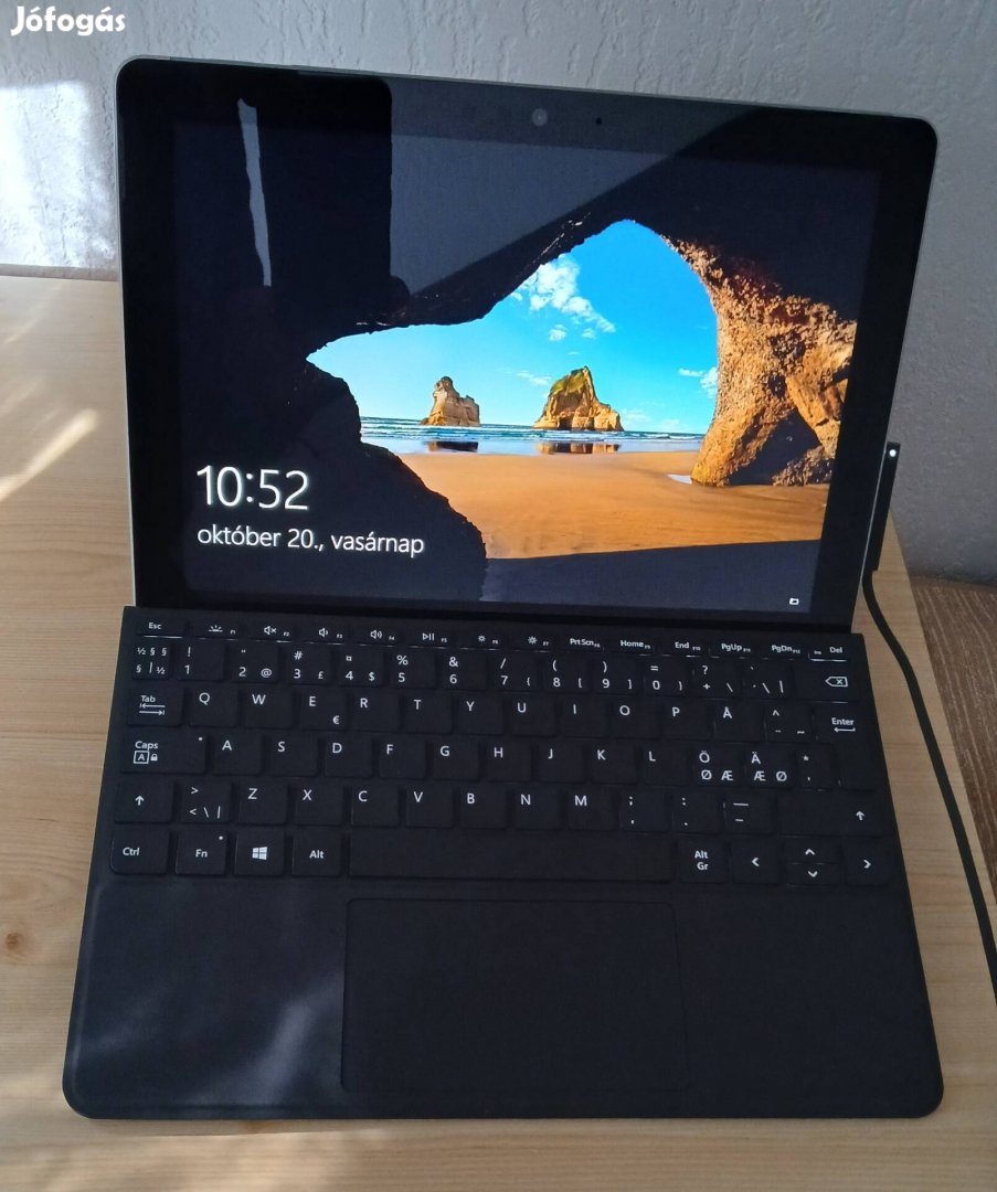 Microsoft Surface Go 2 laptop/tablet billentyűzettel