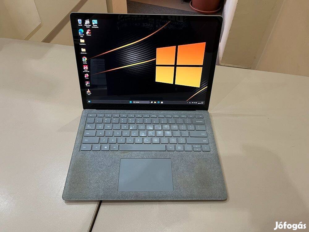 Microsoft Surface Laptop | FHD Touch | Intel core i5-7300 | 8gb DDR4 r