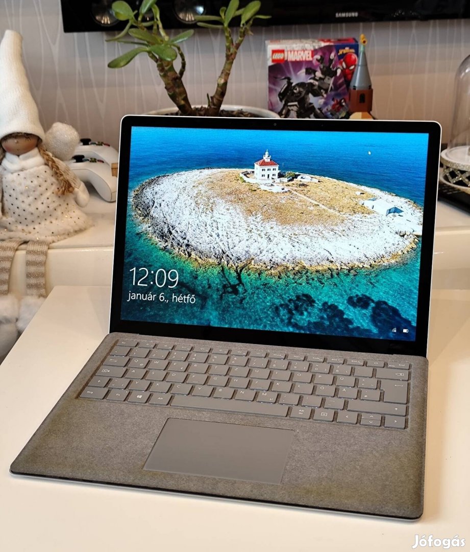 Microsoft Surface Laptop model 1782 ultrabook