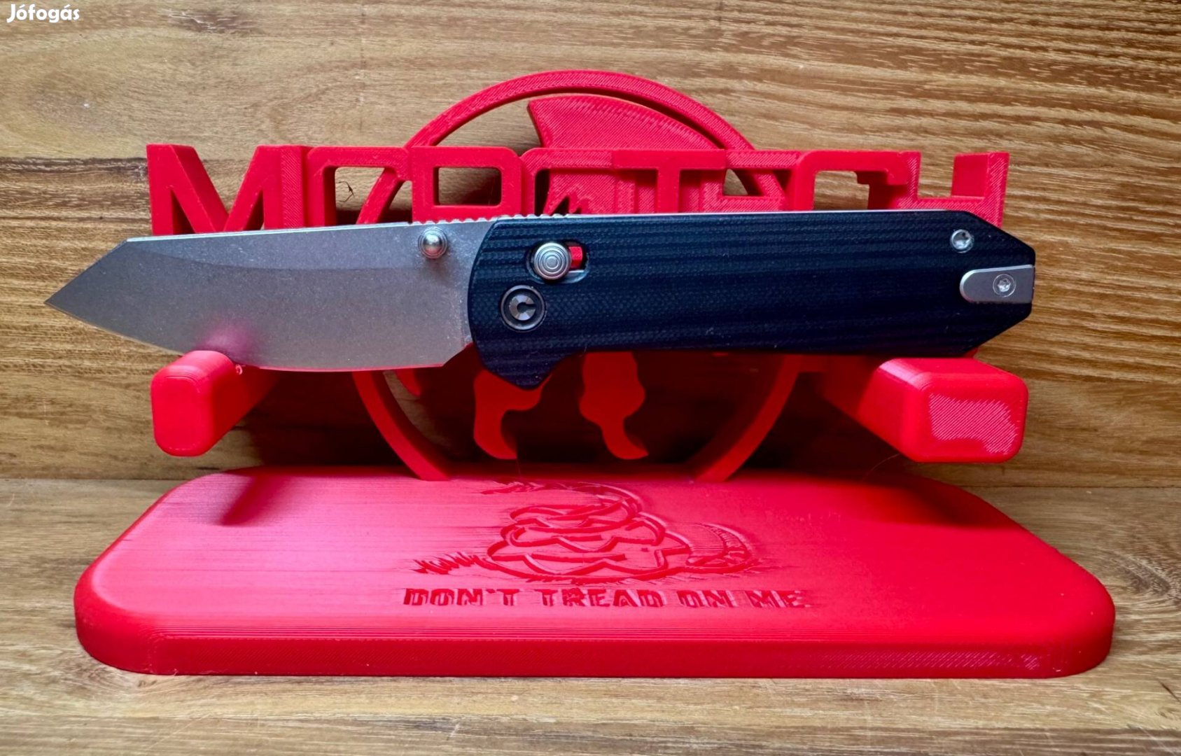 Microtech késtartó vitrin állvány
