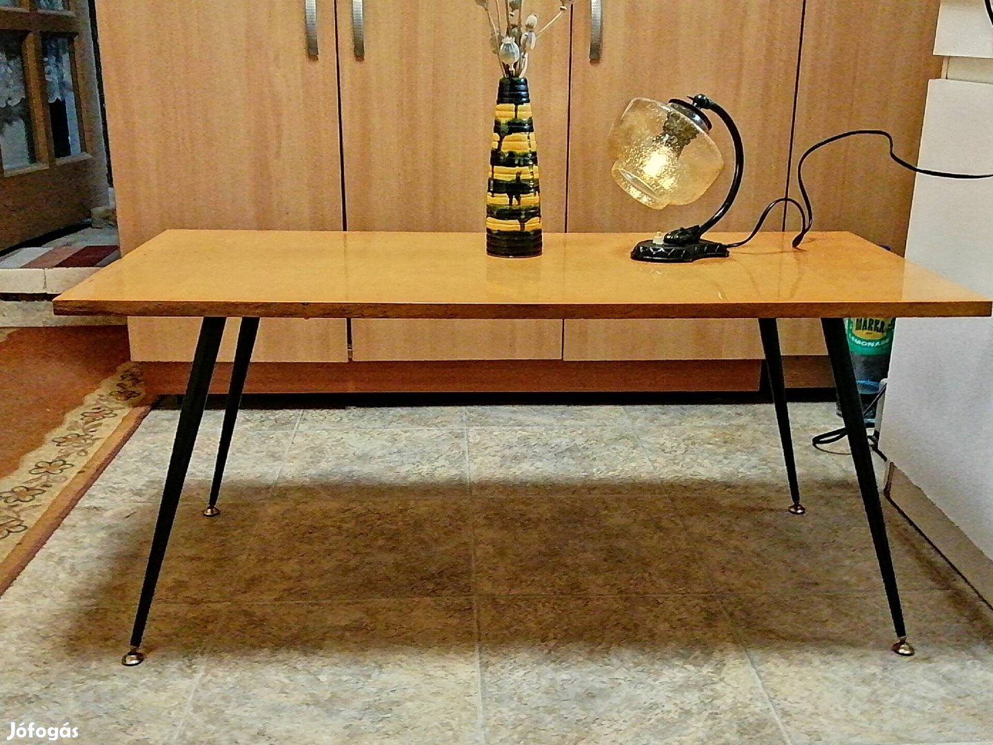 Mid century dansette lábas dohányzó asztal 
