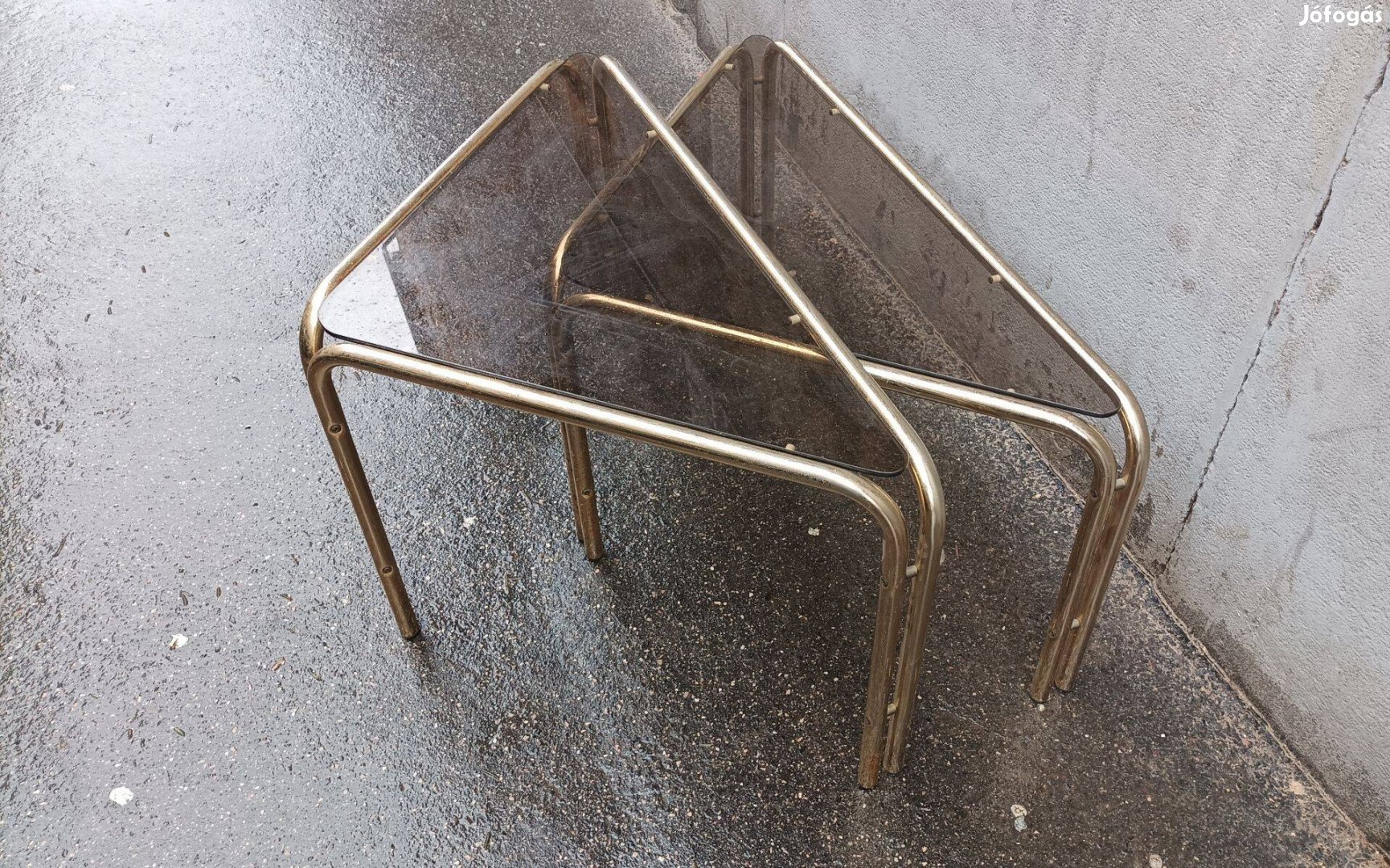 Mid century lerakó asztalok, csőváz rézzel futtatva