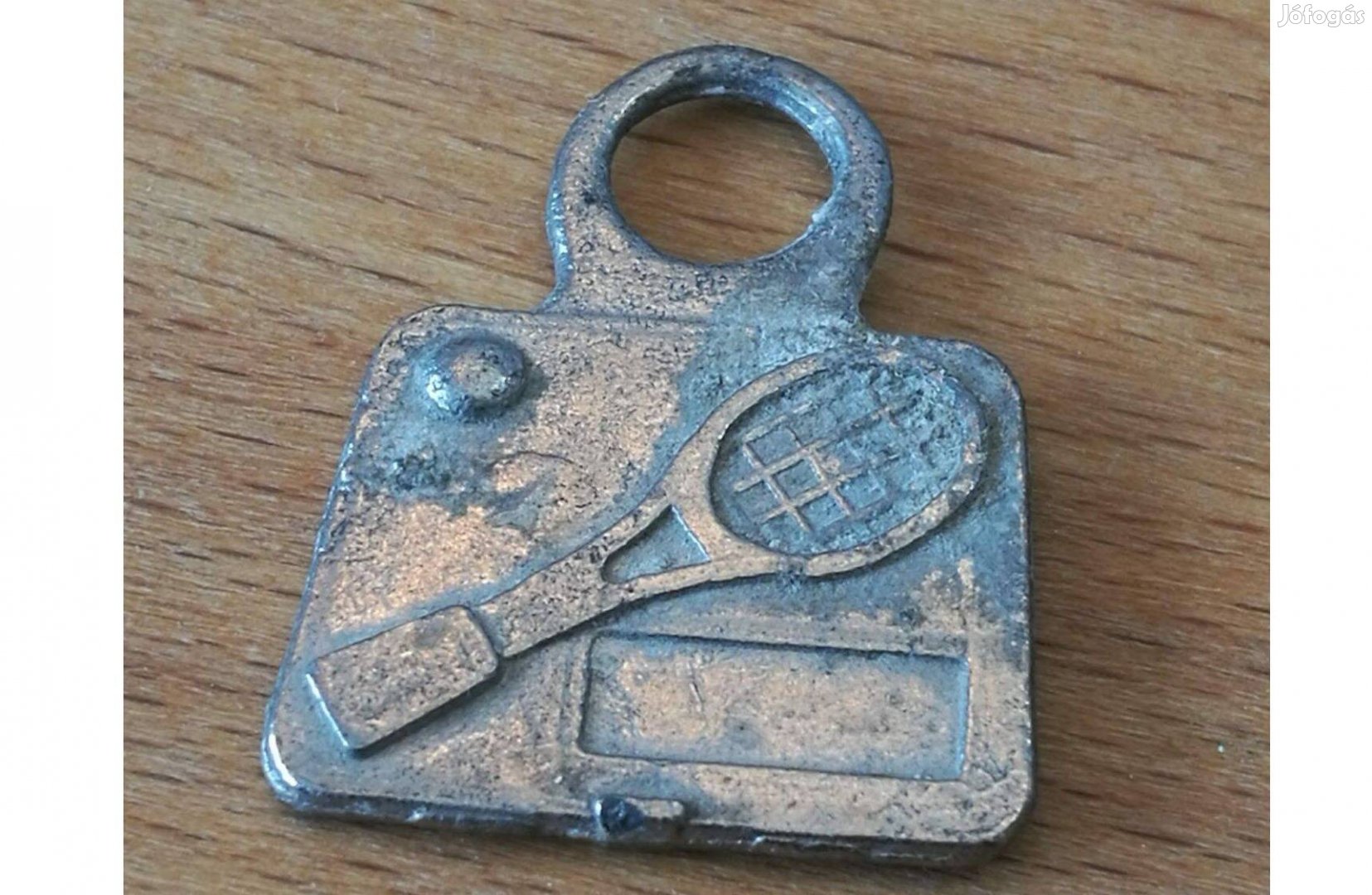 Mid-century tenisz medál, fém kb. 2,5x1,9cm