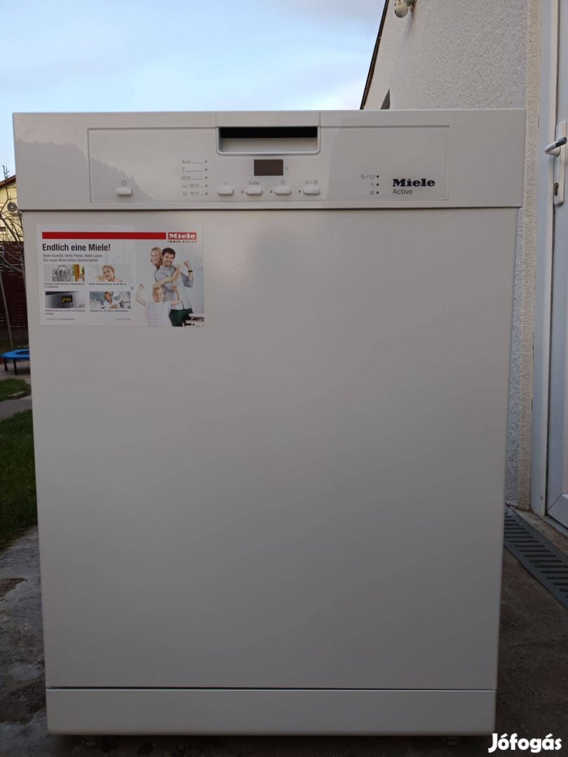 Miele A fehér pult alá helyezhető digitális 14 terítékes