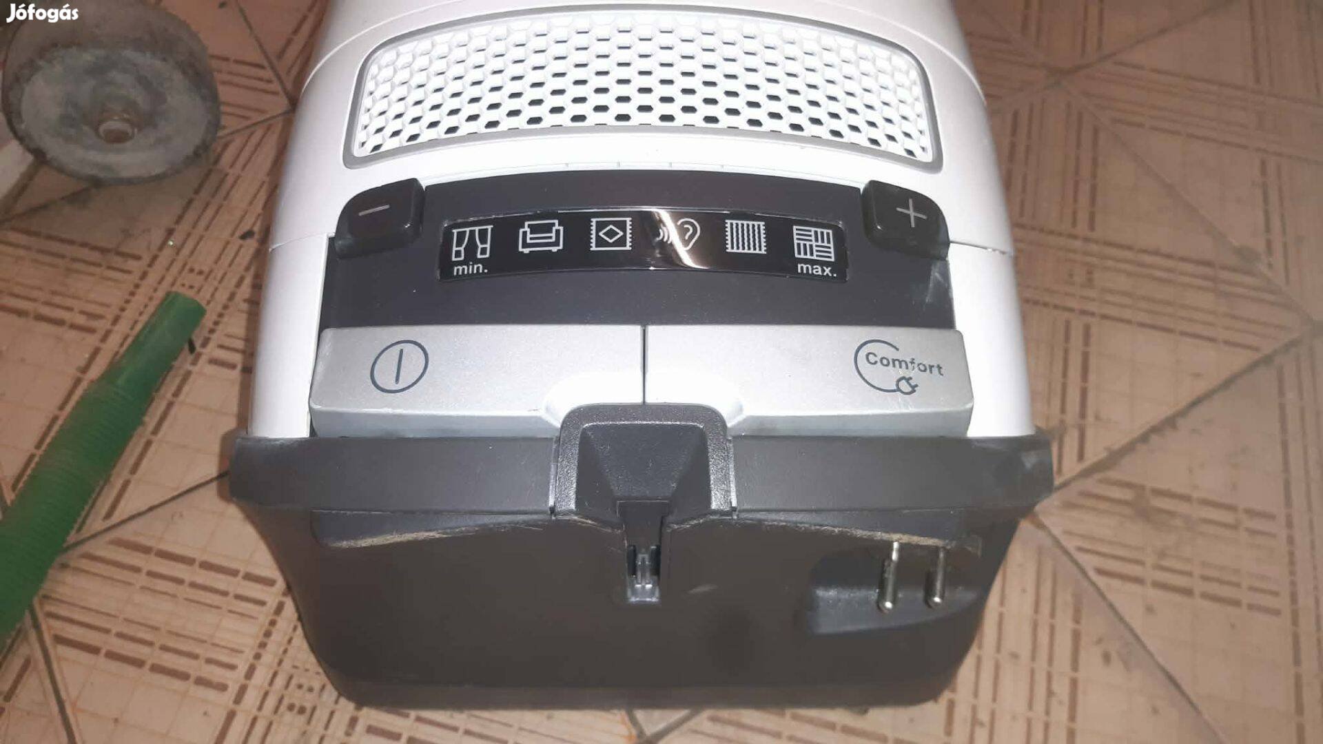 Miele S8340 porzsákos porszívó fehér