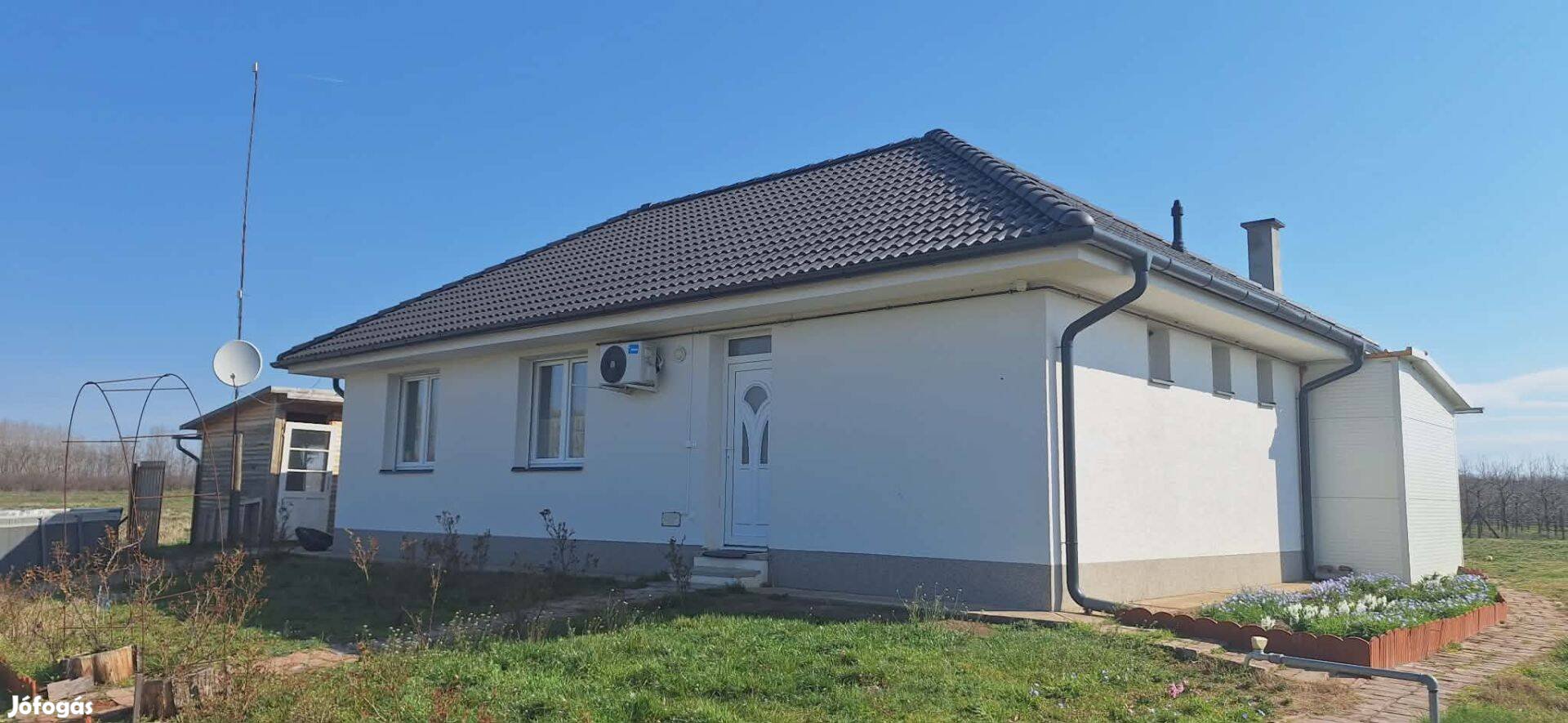 Mikepércsen nappali 3 szobás családi ház 3999 nm telekkel