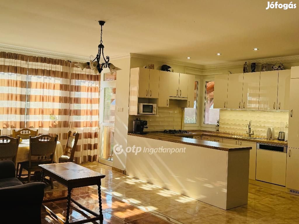 Mikepércsi eladó 125 nm-es ház