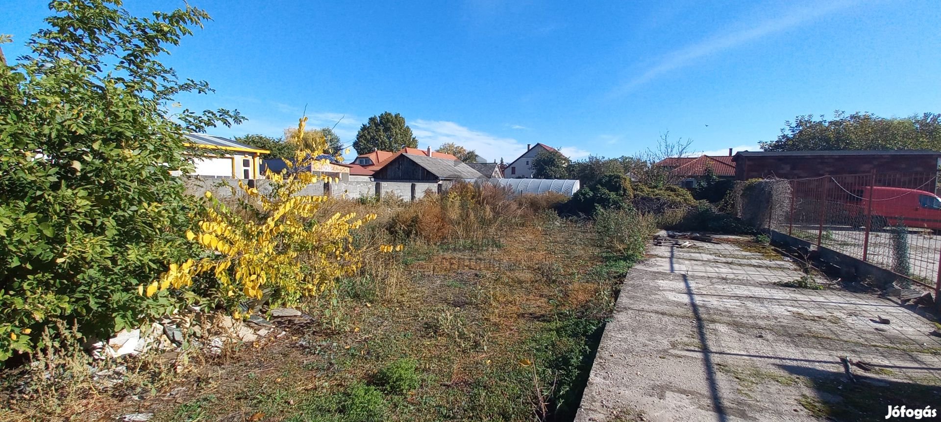 Mikepércsi úti telek, bemutató teremmel, műhellyel eladó!