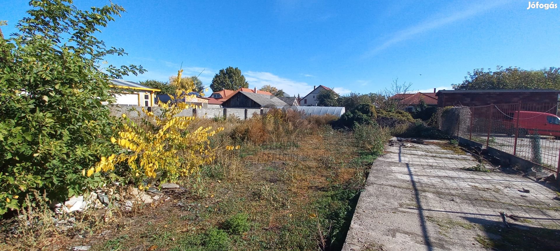 Mikepércsi úti telek, bemutató teremmel, műhellyel eladó!