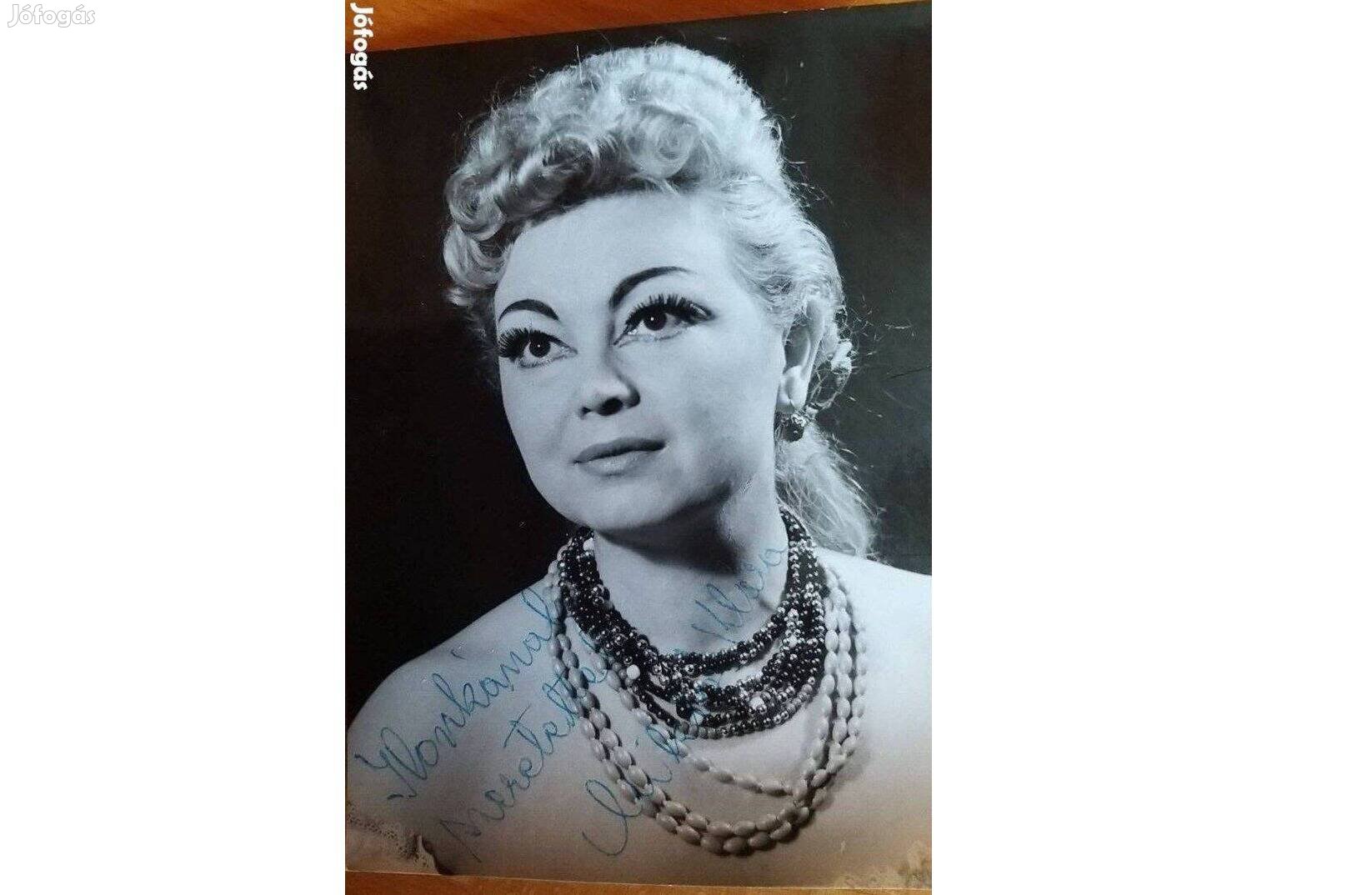 Miklós Klára színésznő dedikált fotója 9 x 11,5 cm