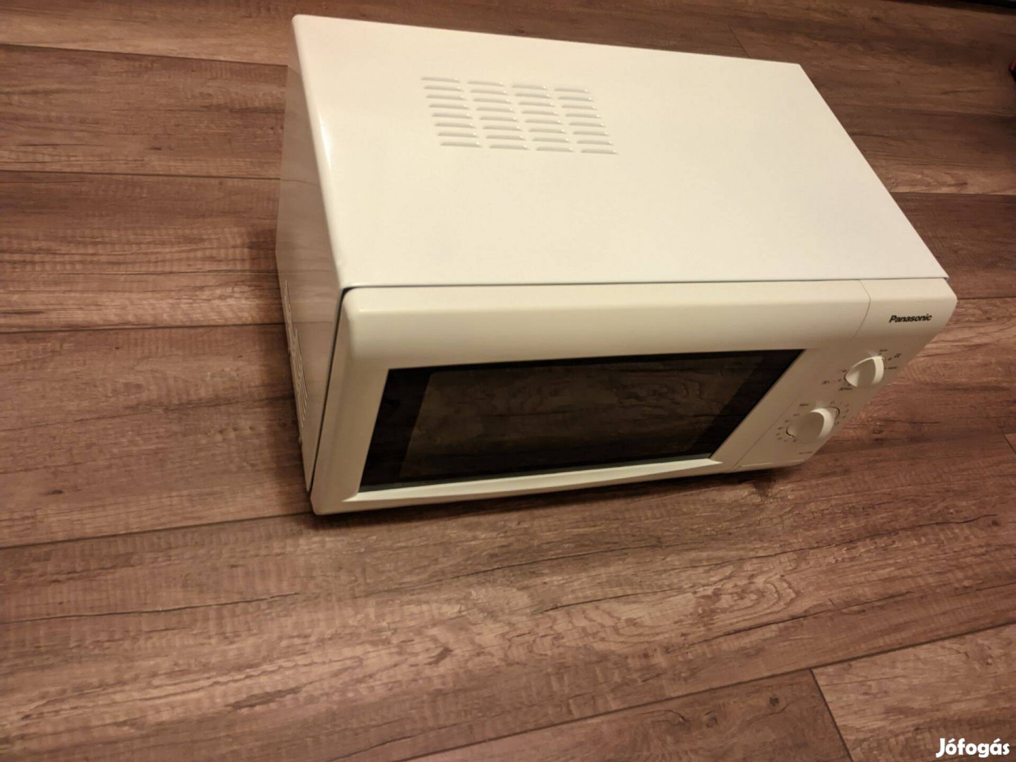 Mikrohullámú sütő, Panasonic NN-K105WB