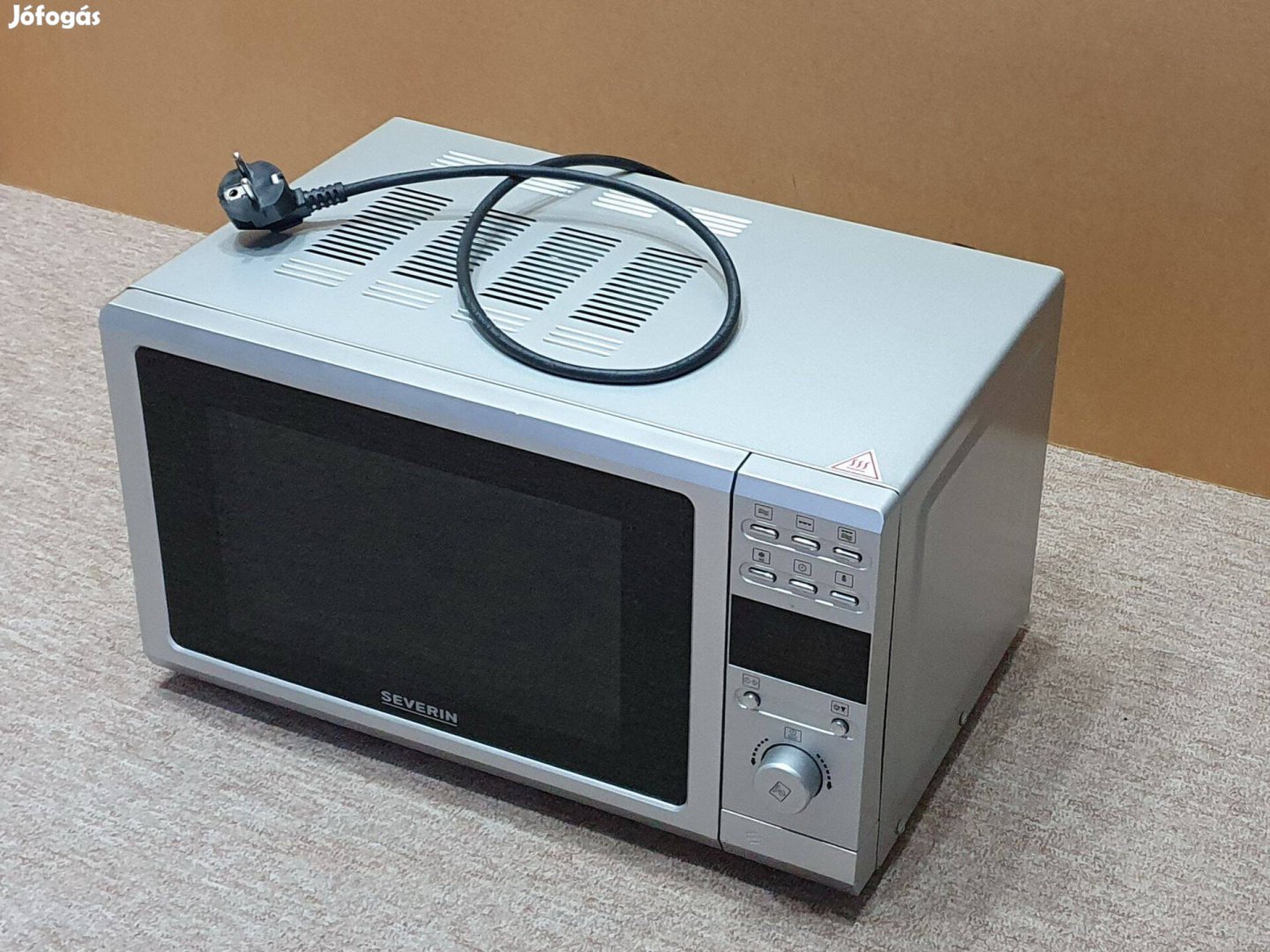 Mikrohullámú sütő, kombi grill, 20 liter, 700 900 W, újszerű