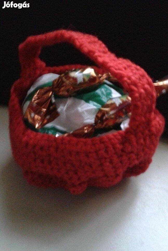 Mikulás ajándék kosár , horgolt kosár