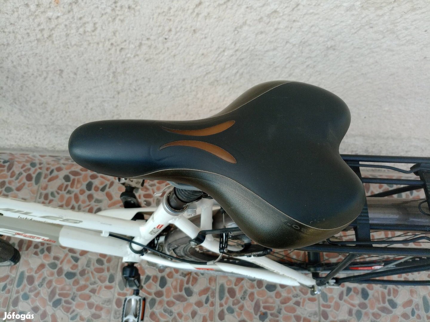 Miles 28-as agydinamós, alumínium vázas női trekking