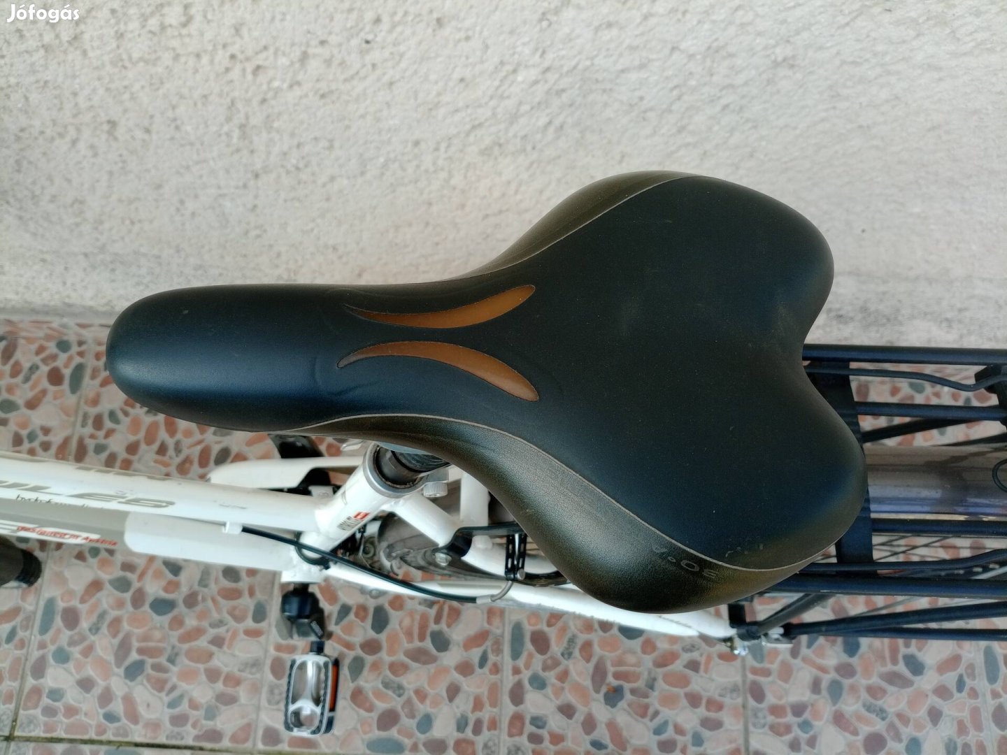 Miles 28-as alumínium vázas, agydinamós női trekking