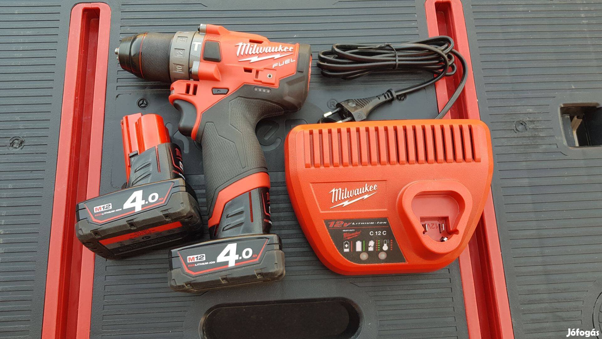 Milwaukee M12 FPD 402C ütvefúró csavarozó szett
