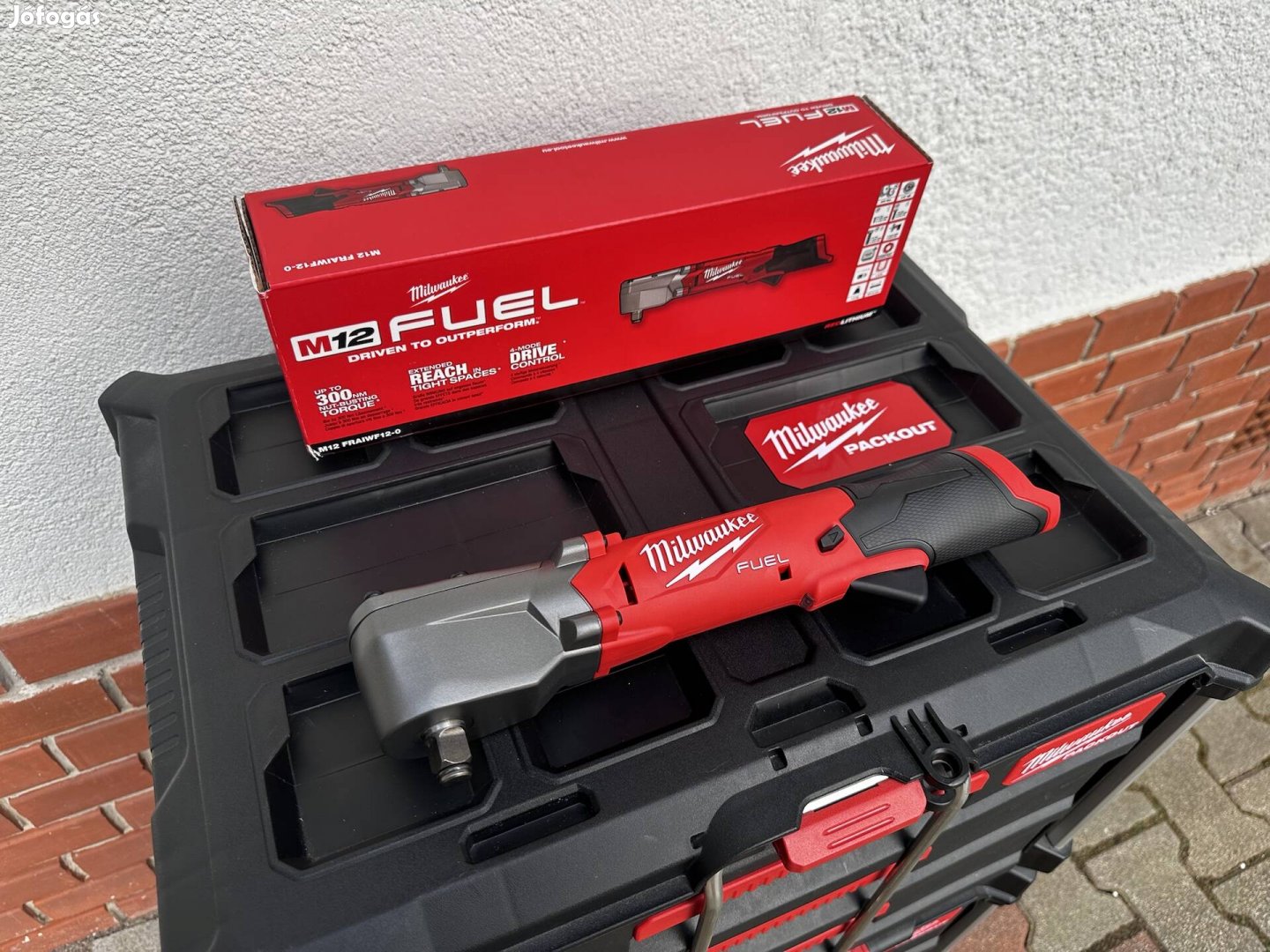 Milwaukee M12 Fraiwf12 akkumulátoros sarok ütvecsavarozó 1/2' 300Nm