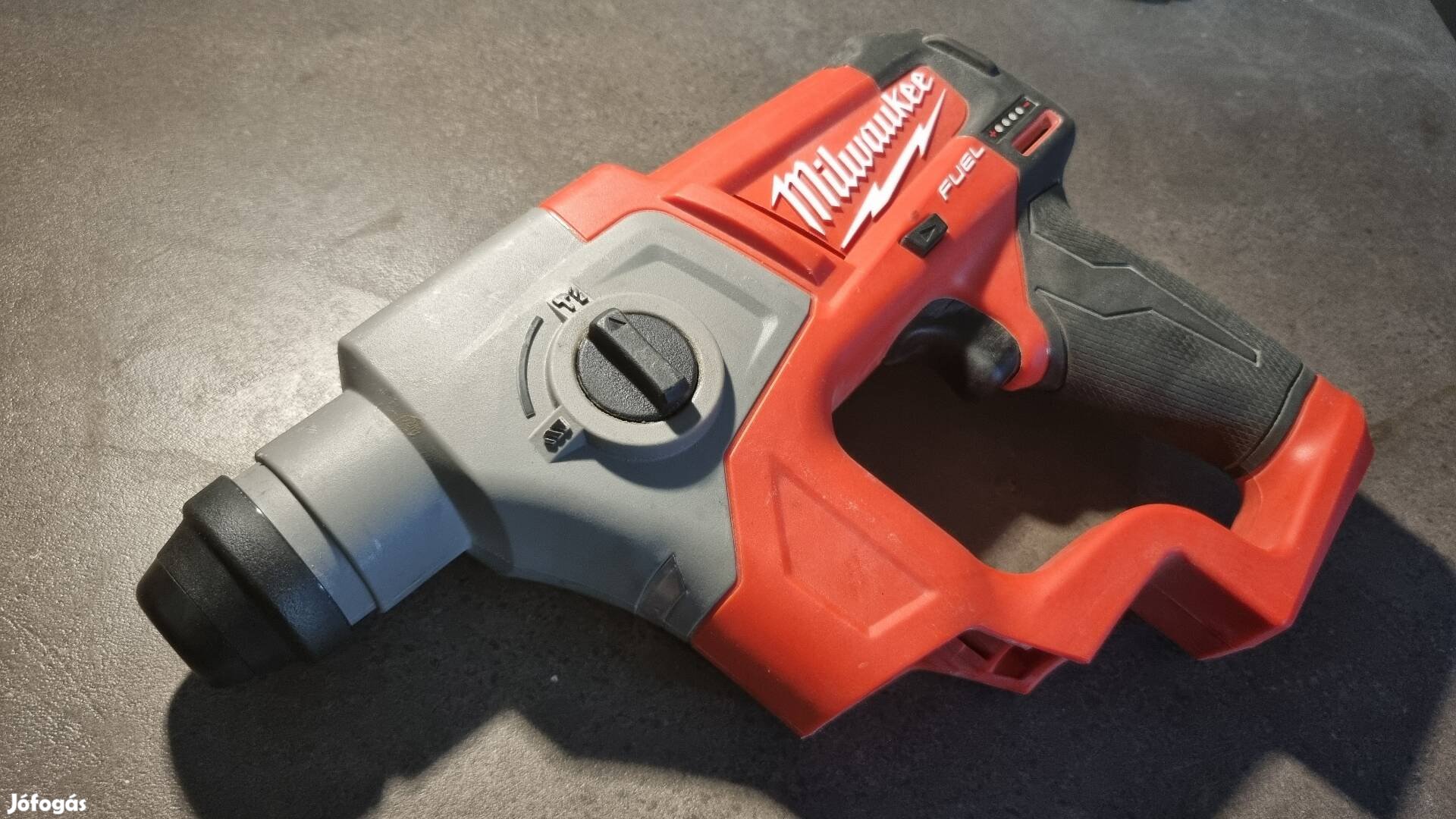 Milwaukee M12 SDS-plus fúrókalapács