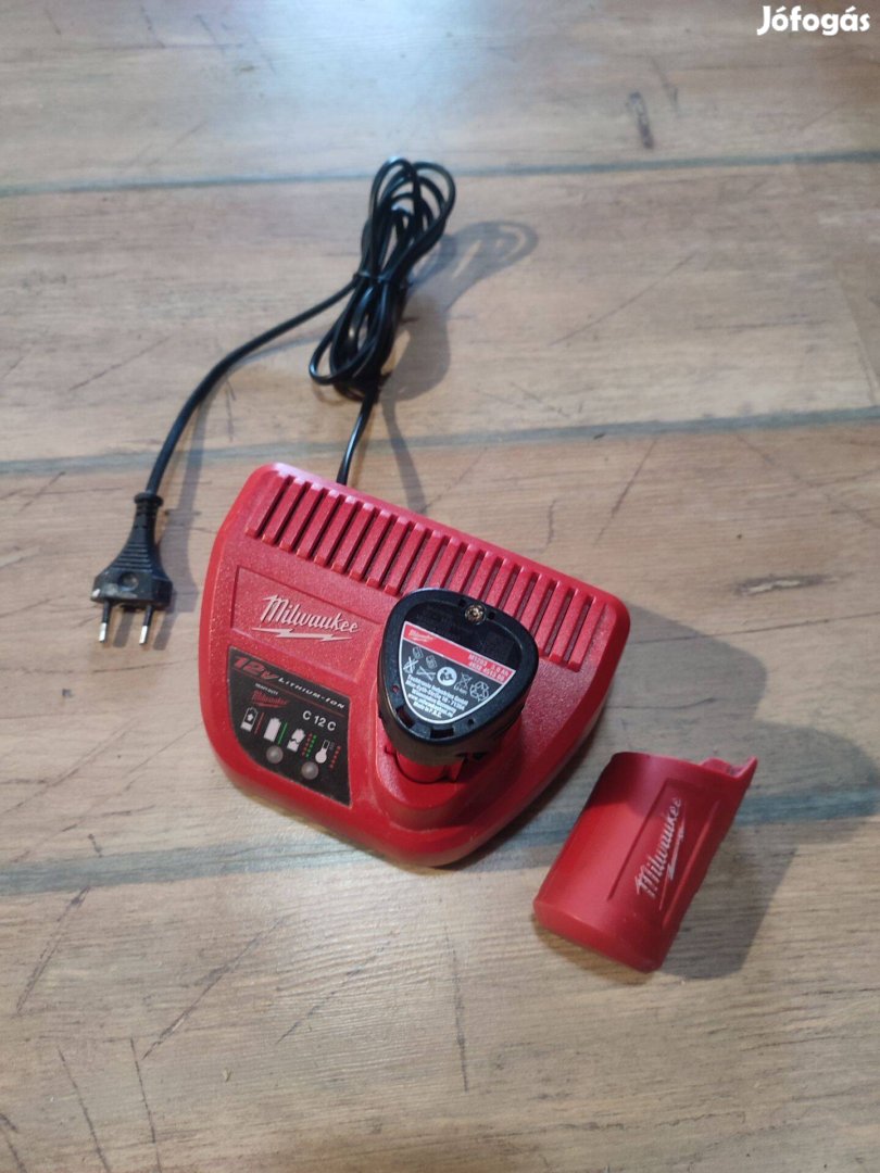 Milwaukee M12 akku töltő adapter