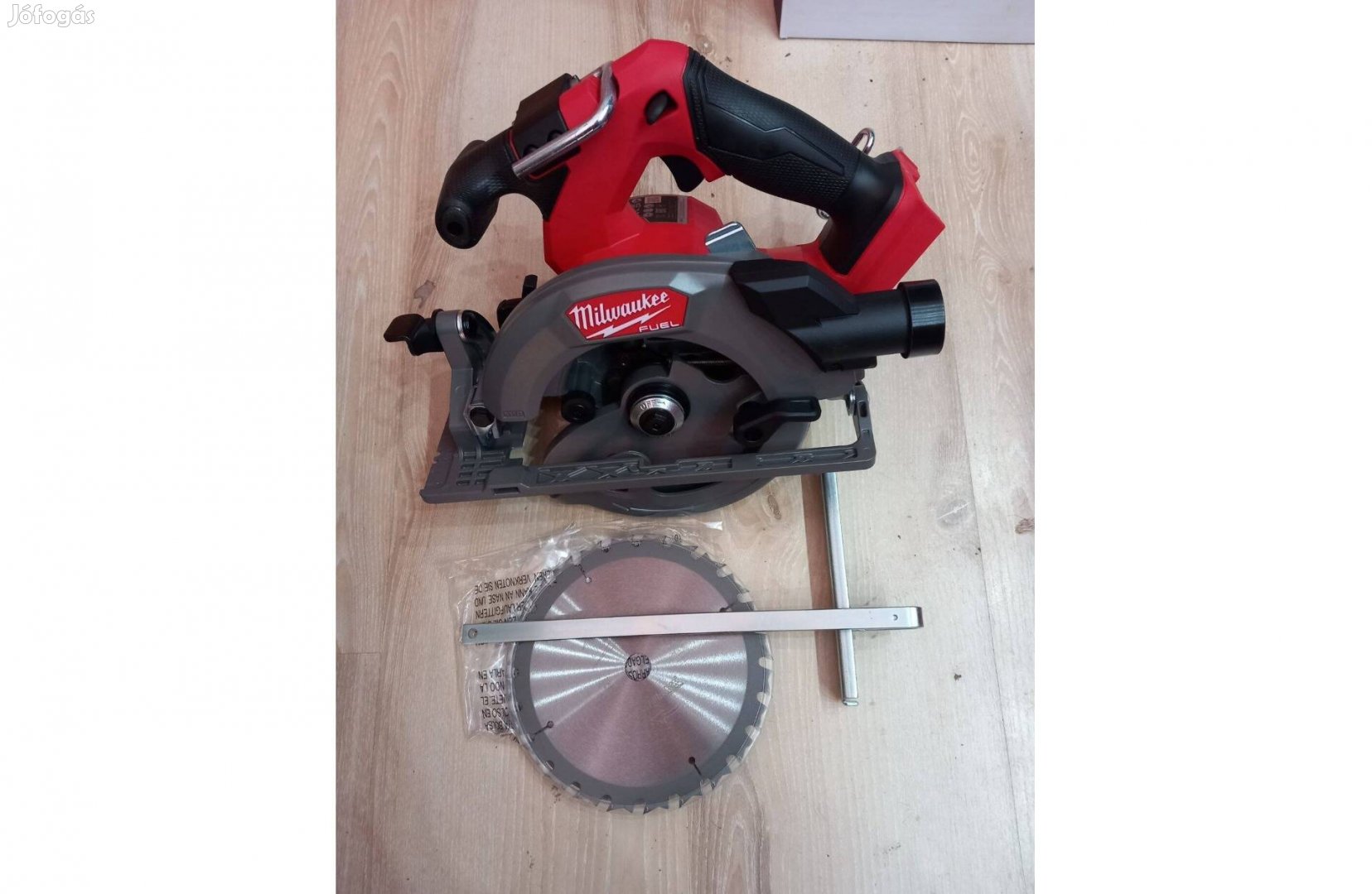 Milwaukee M18FCS552-0 körfűrész