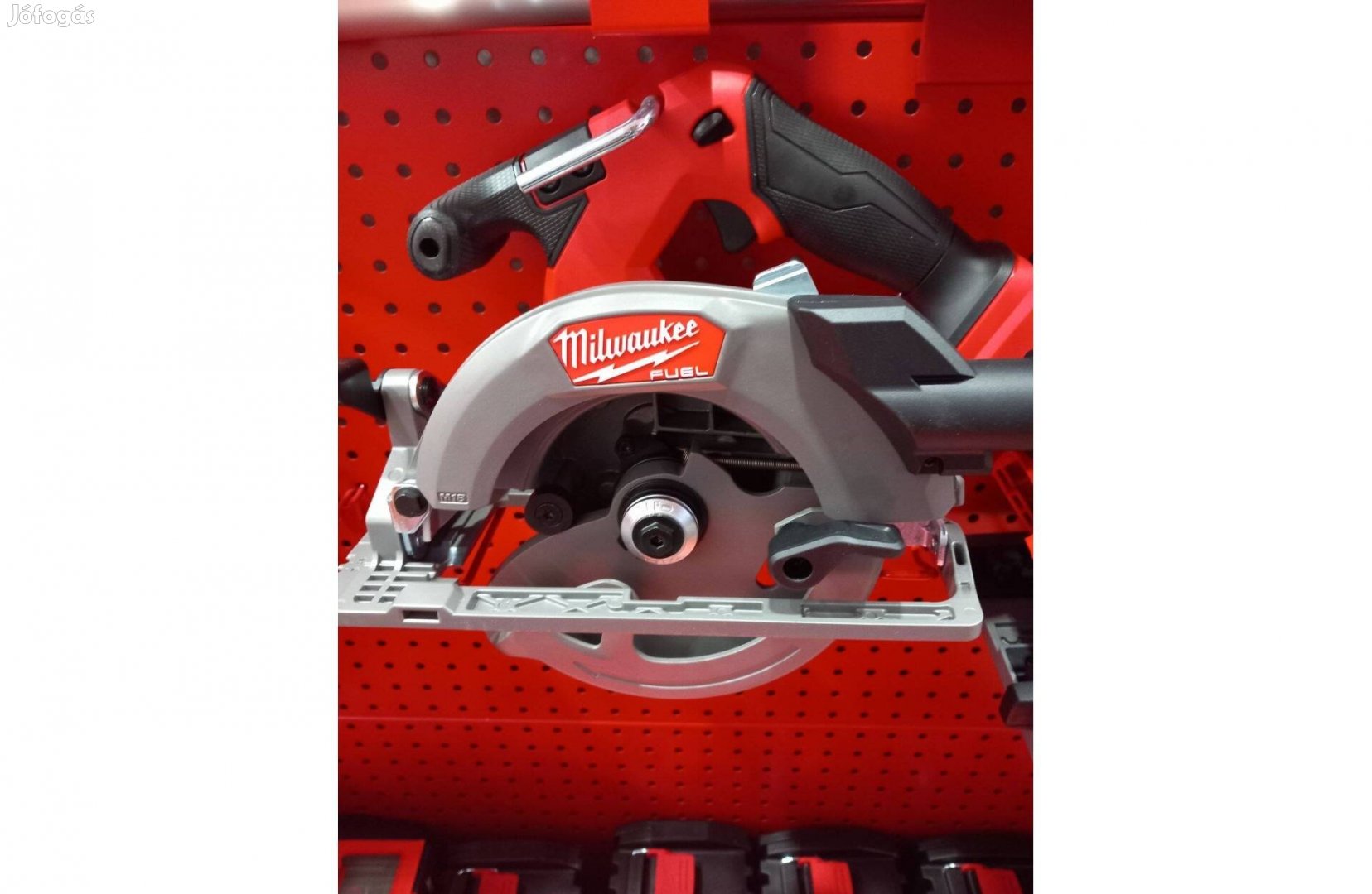 Milwaukee M18 CCS552-0B körfűrész