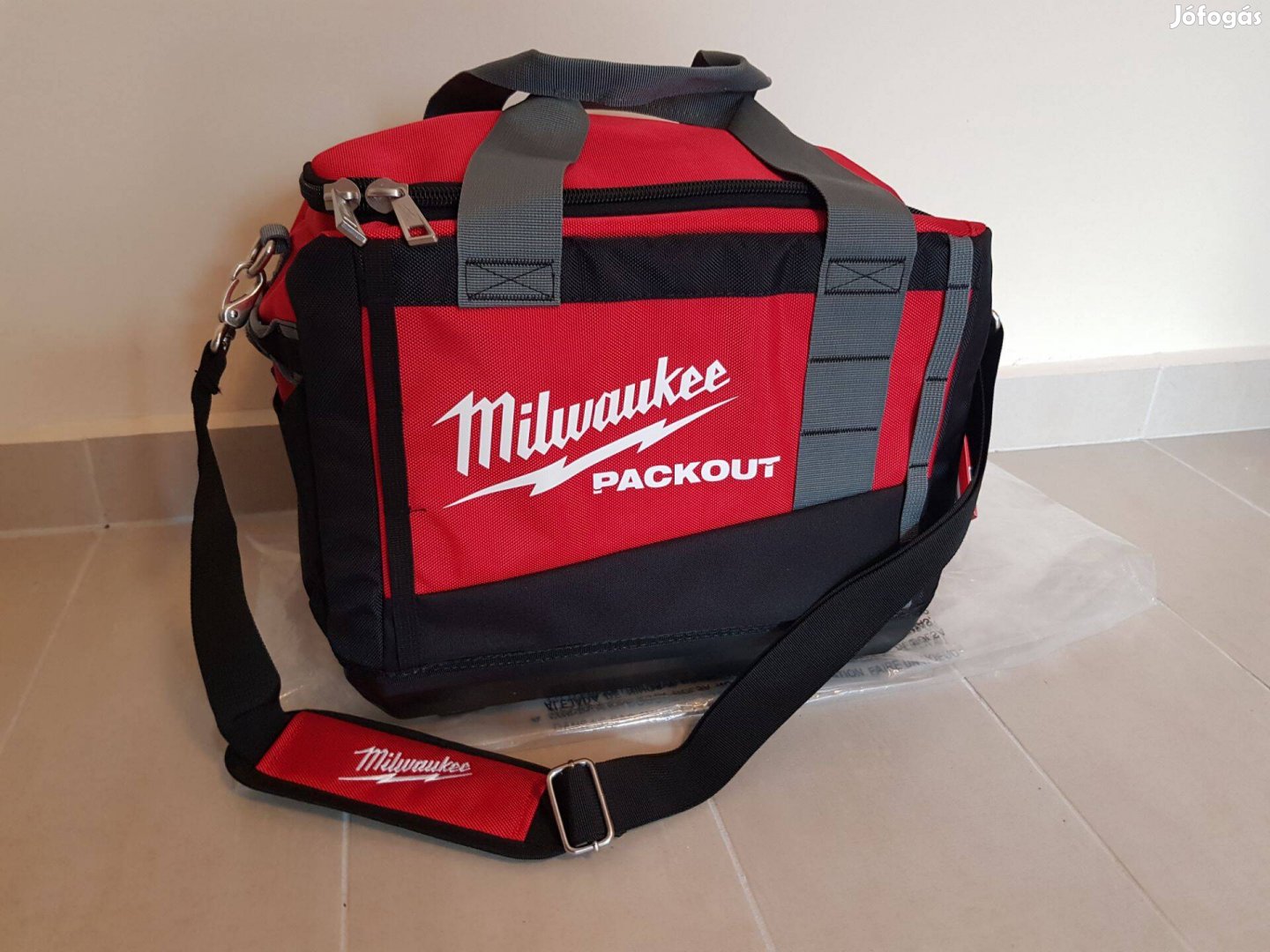 Milwaukee Packout 38cm Kompakt Zárt Szerszámtáska / Szerszámos táska