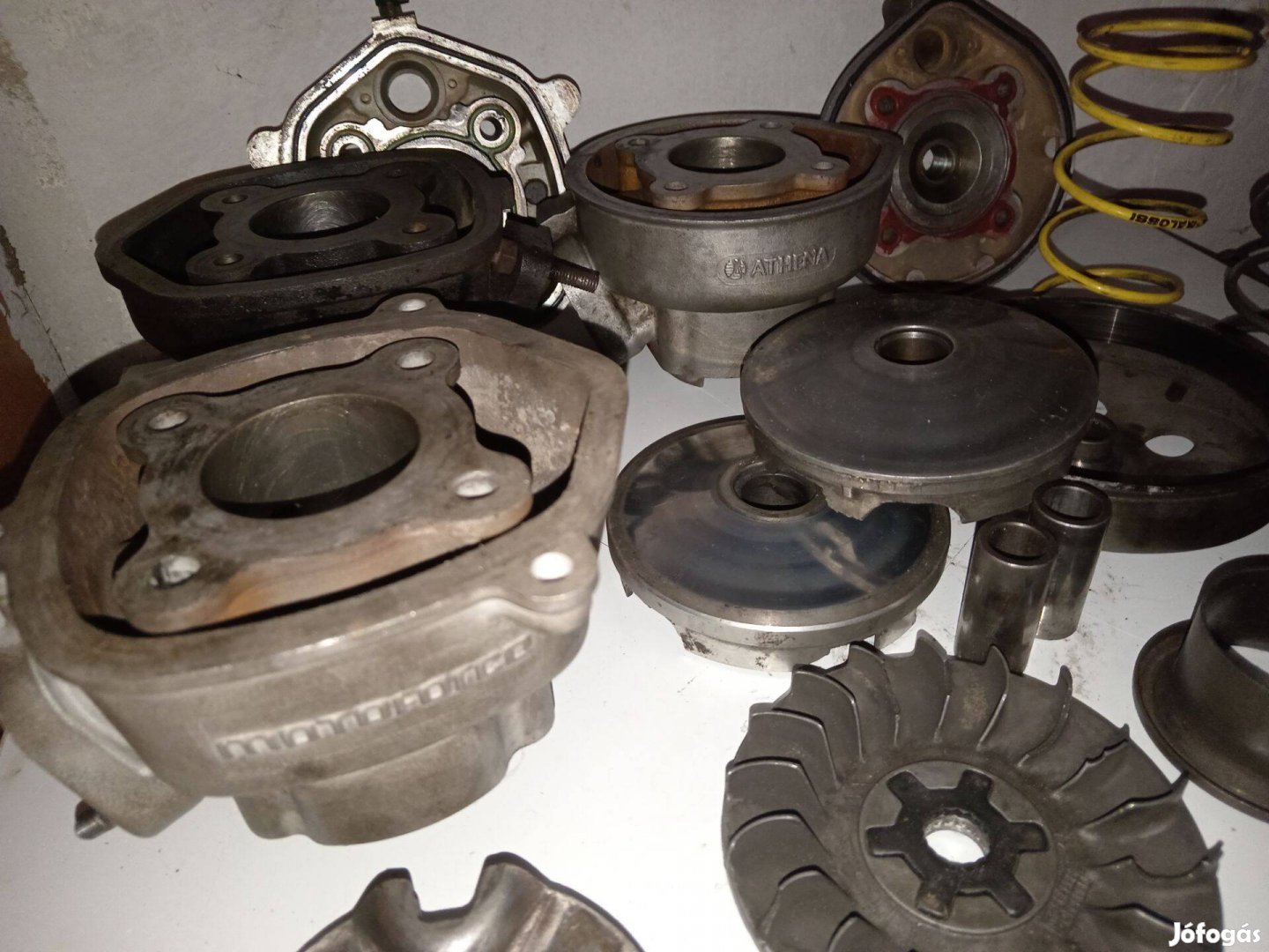 Minarelli alkatrészek eladók vegyesen