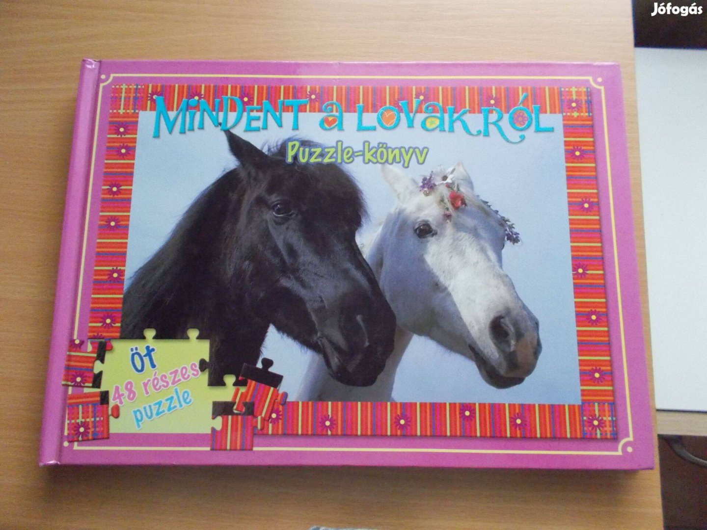 Mindent a lovakról - Puzzle könyv