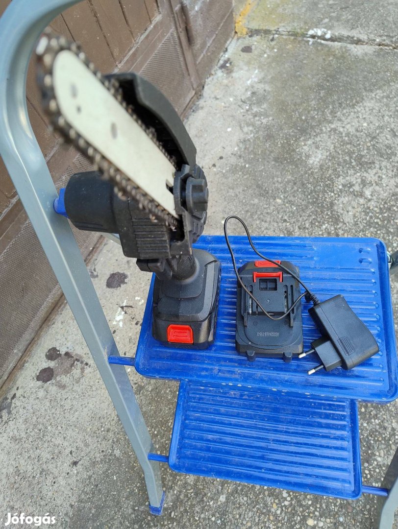 Mini akkus elektromos láncfűrész, 24 V, 2 elem, 2 lánc