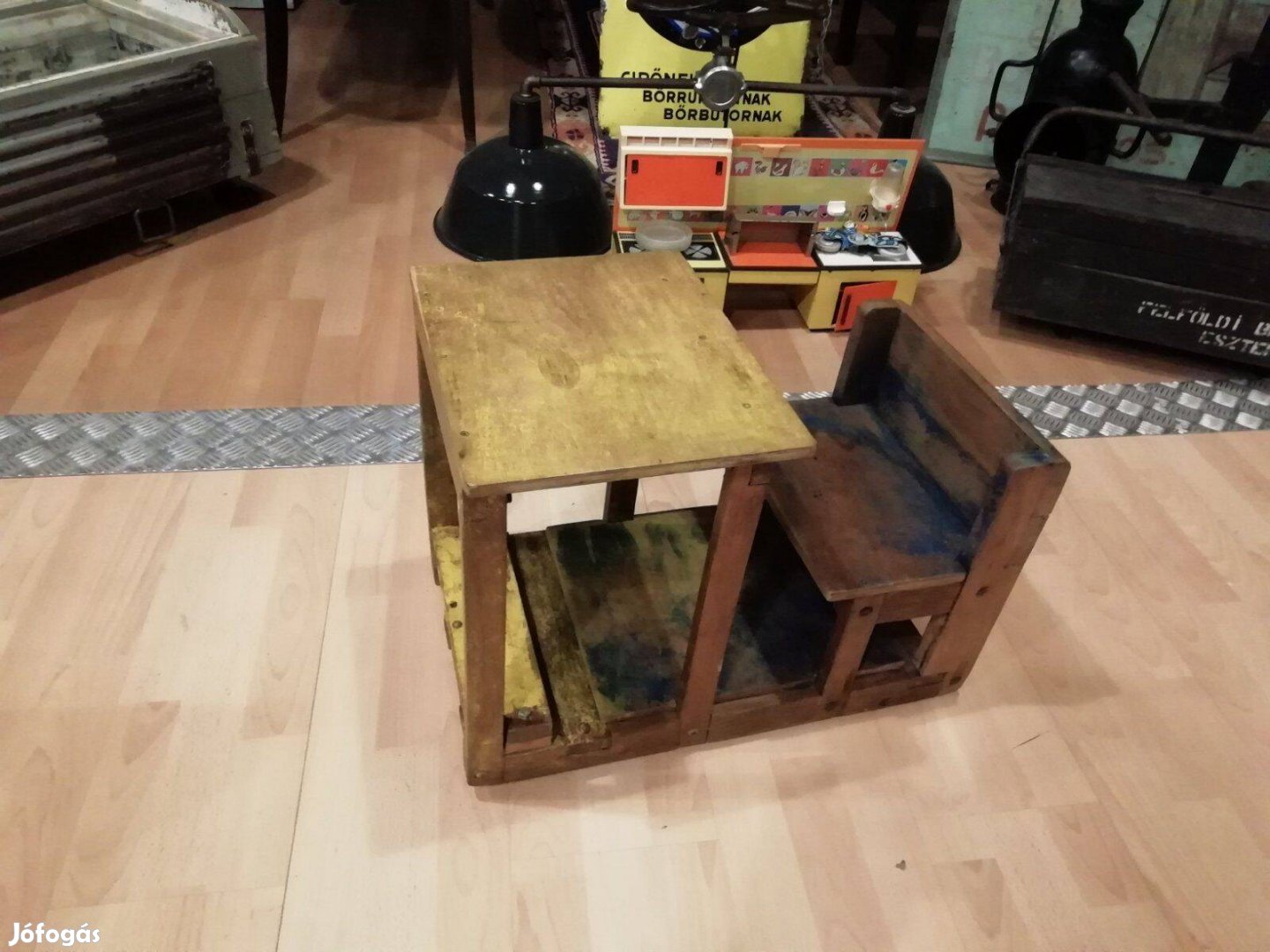 Mini iskolapad, fából készült gurulós kis játék, dekorációként