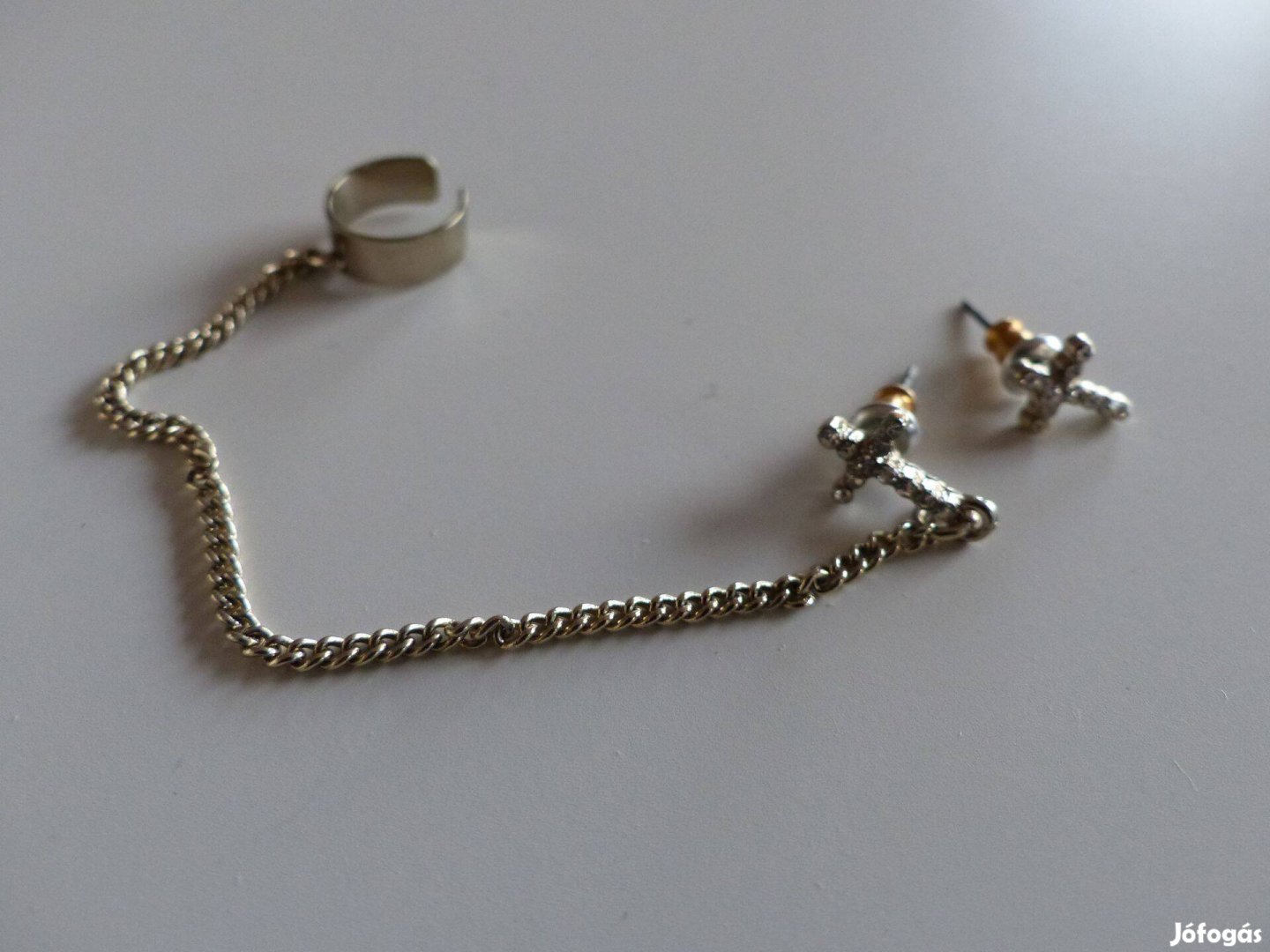Mini keresztes piercinges fülbevaló