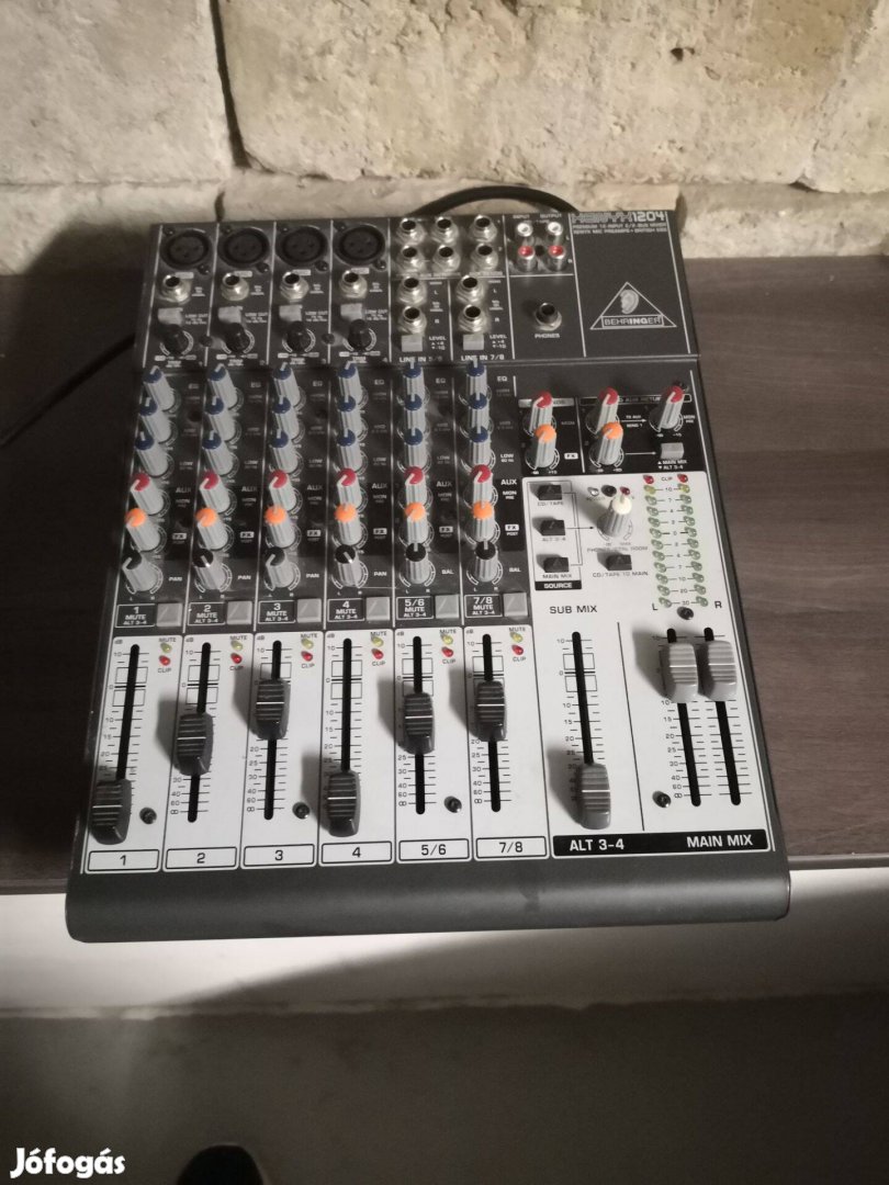 Mini keverő Behringer Xenyx 1204
