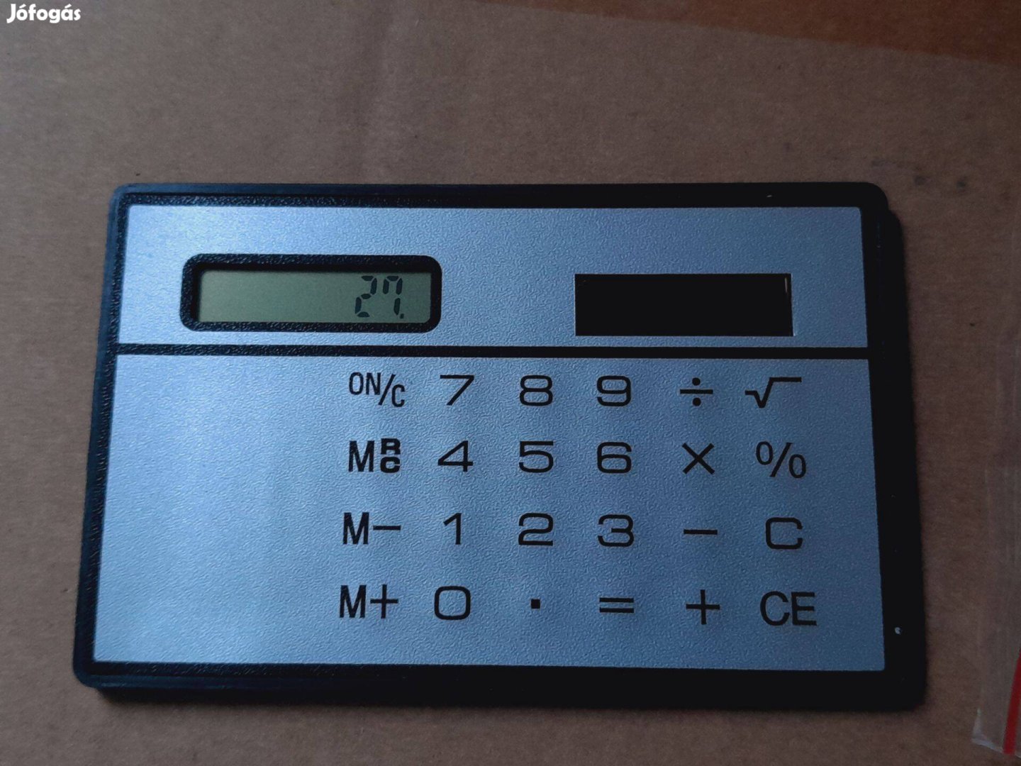 Mini lapos számológép, kártya méretű, napelemes retro (8,4 x 5,5cm)