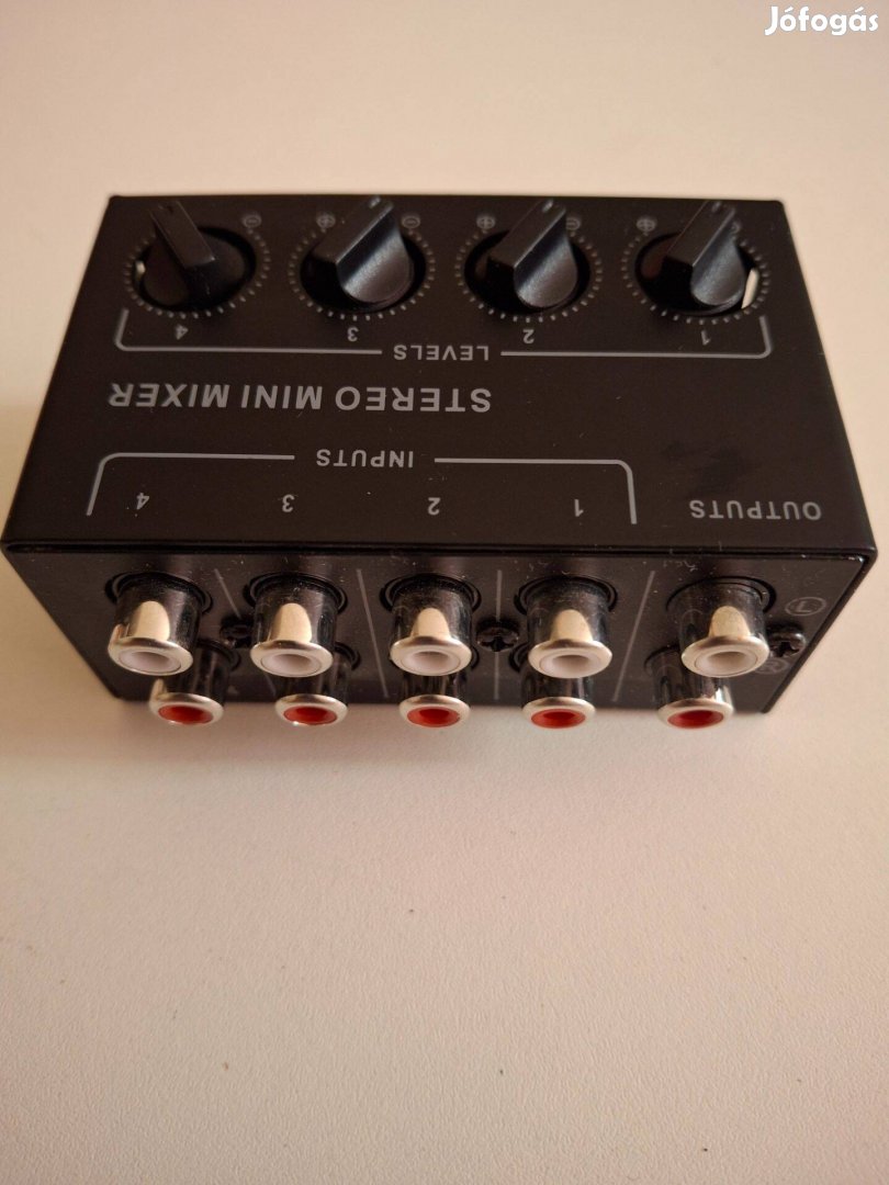 Mini rca mixer 1ki és 4 bemenet