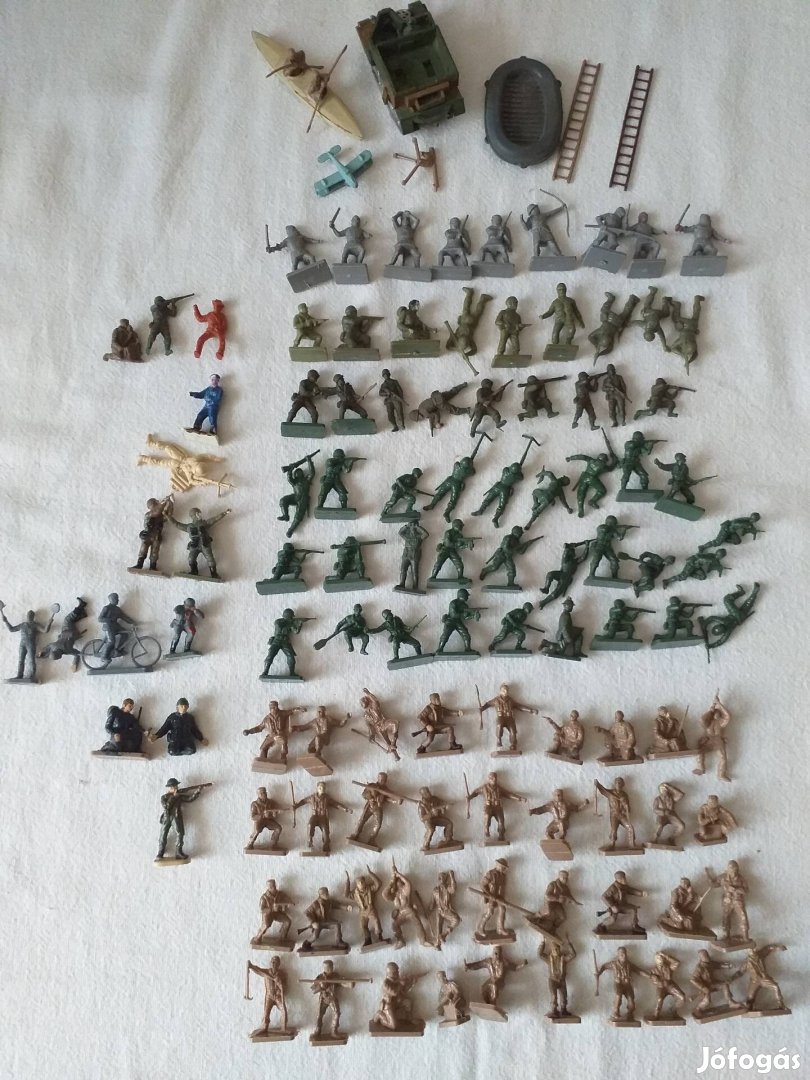 Miniatűr talpon álló katona figurák
