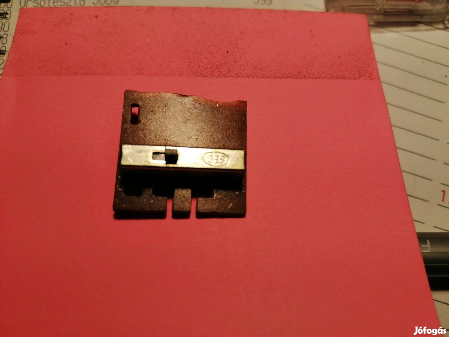 Miniatűr váltó kapcsoló