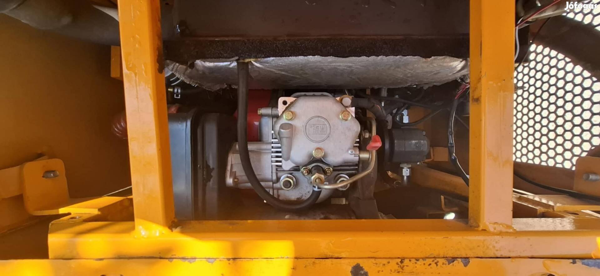 Minikotró 890 kg