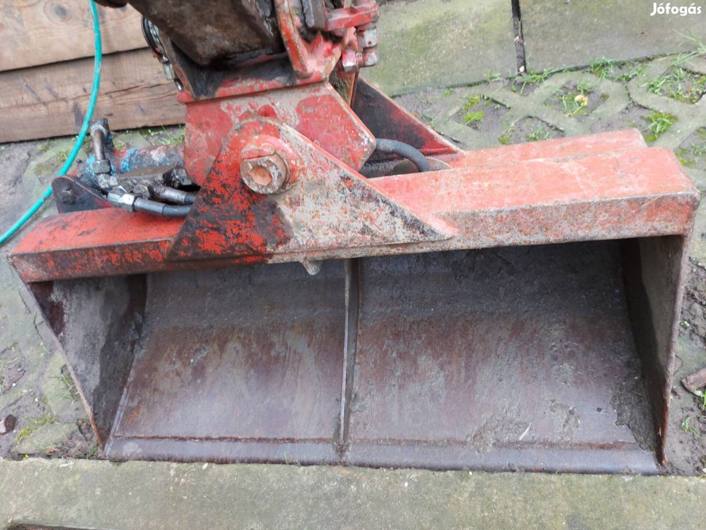 Minikotró hidraulikus rézsükanál!