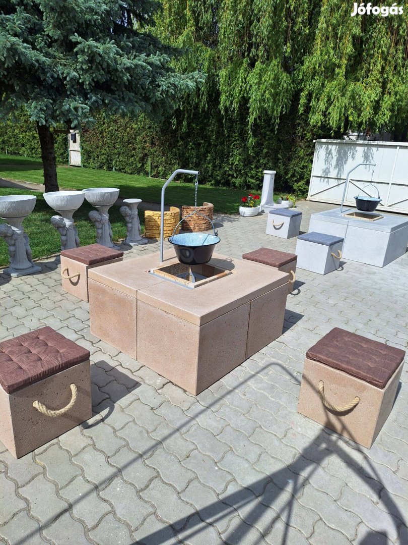 Minimal stílusú szalonnasütő bográcsoló 4 db ülőkével