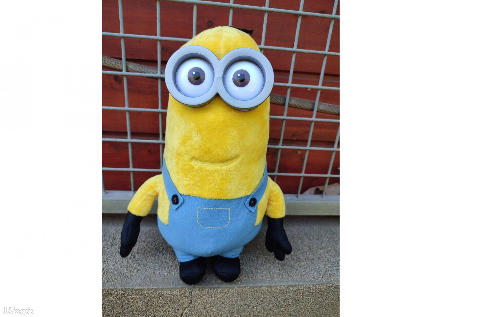 Minion Kevin műanyag szemüveges plüss (36 cm)