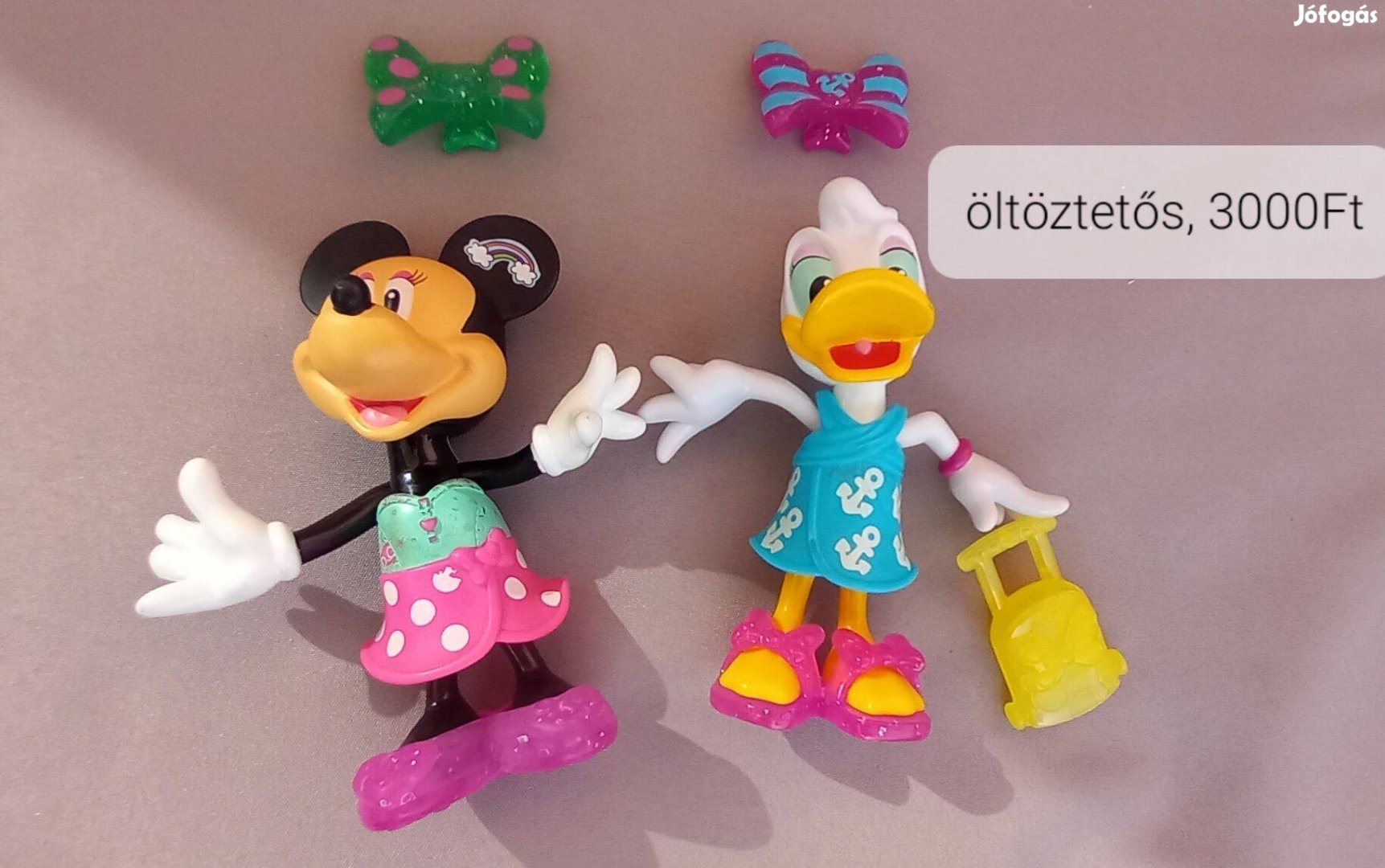 Minnie Mouse és Daisy öltöztetős figurák